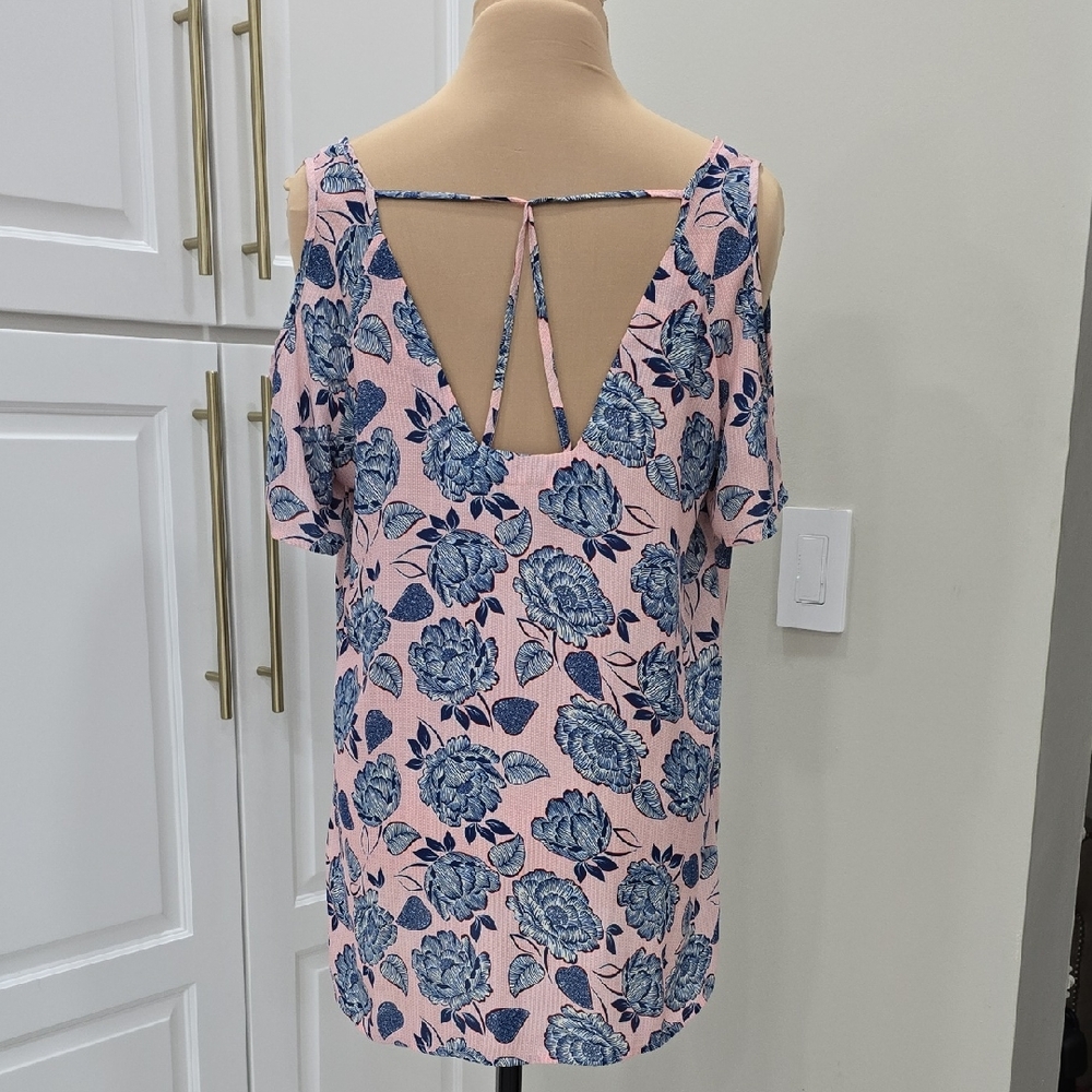 Kut from the Kloth Pink and Blue Backless Short Sleeve Blouse